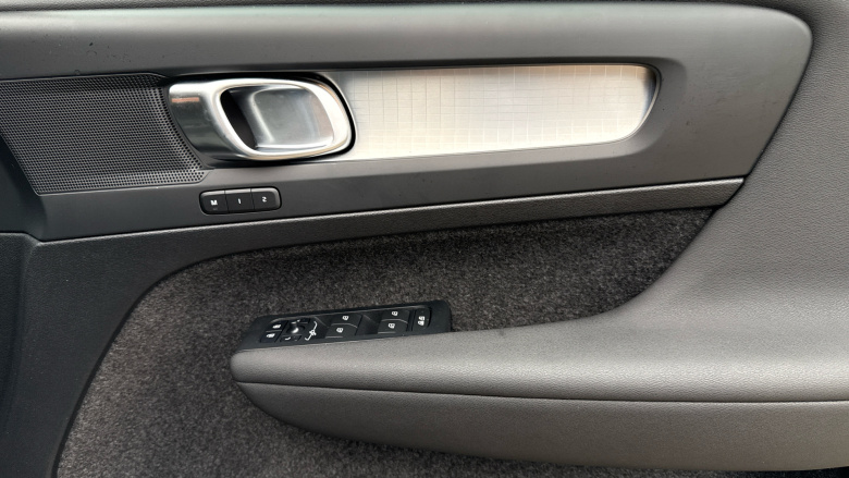 Volvo XC40 2.0 B4P Plus Dark 5dr Auto Petrol Estate